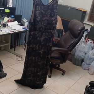 Elegant Black Lace Maxi Dress With Padded Cups